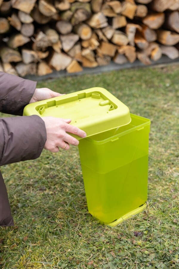 KERBL Kunststofftränke mit Standfüßen